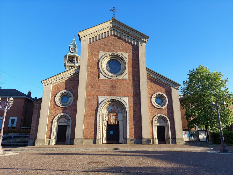 File:Chiesa San Giorgio Martire Casorezzo.jpg