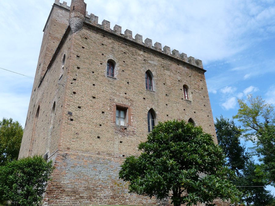 File:Rivanazzano Terme-castello Nazzano4.jpg