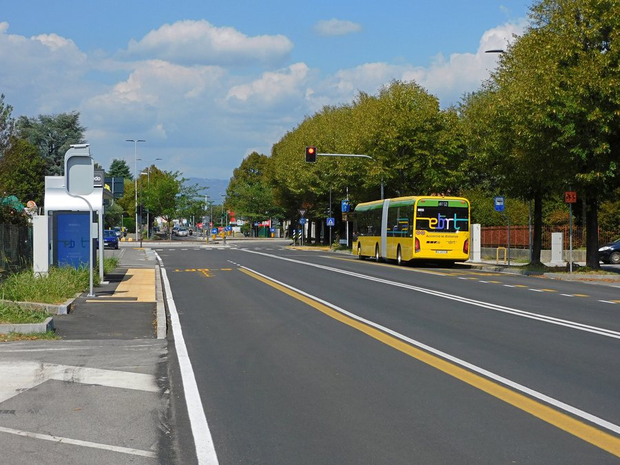 File:ATB Yutong U18 BRT 05 Osio Sotto Centro 20260823.jpg