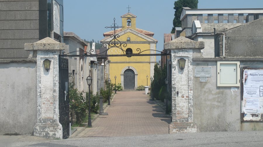File:Chiesetta della Madonna delle Grazie Fagnano Castello.jpg