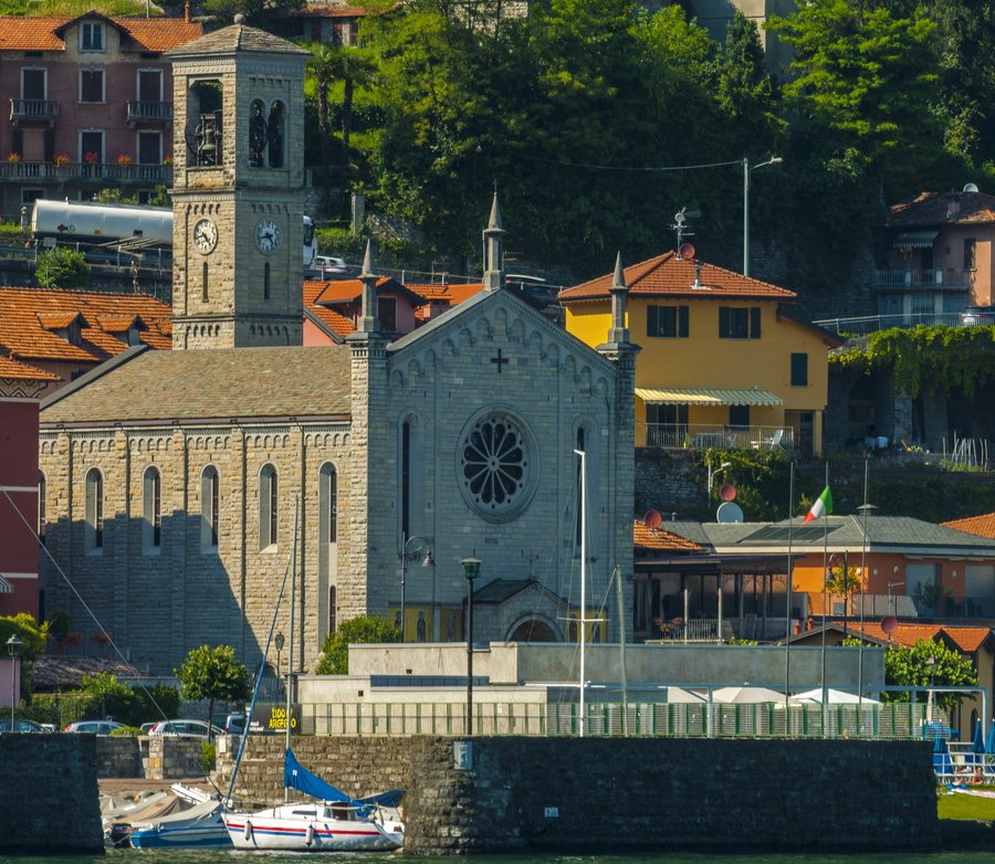 File:Parrocchia della Santissima Trinità, Argegno, Italy.jpg