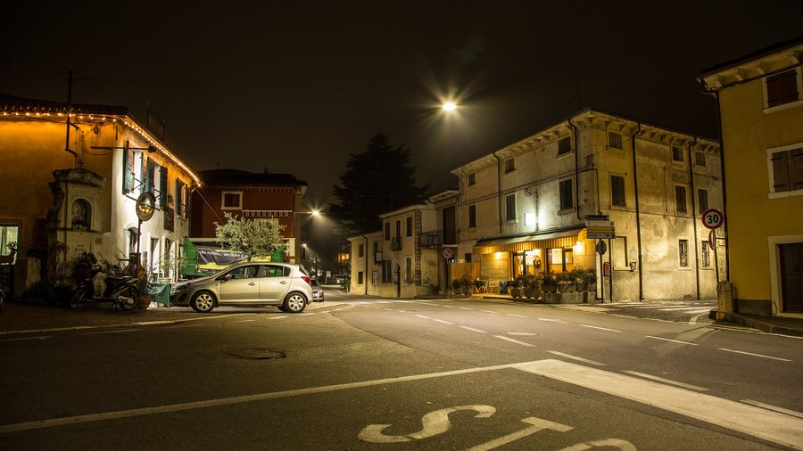 File:Mezzane di Sotto.jpg