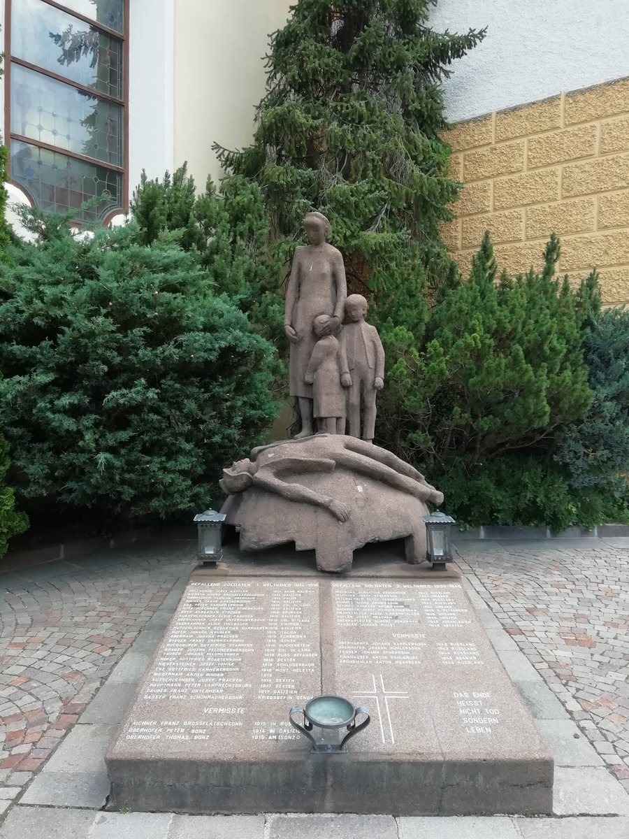 File:Monumento ai Caduti di Riscone, Brunico (BZ) .jpg