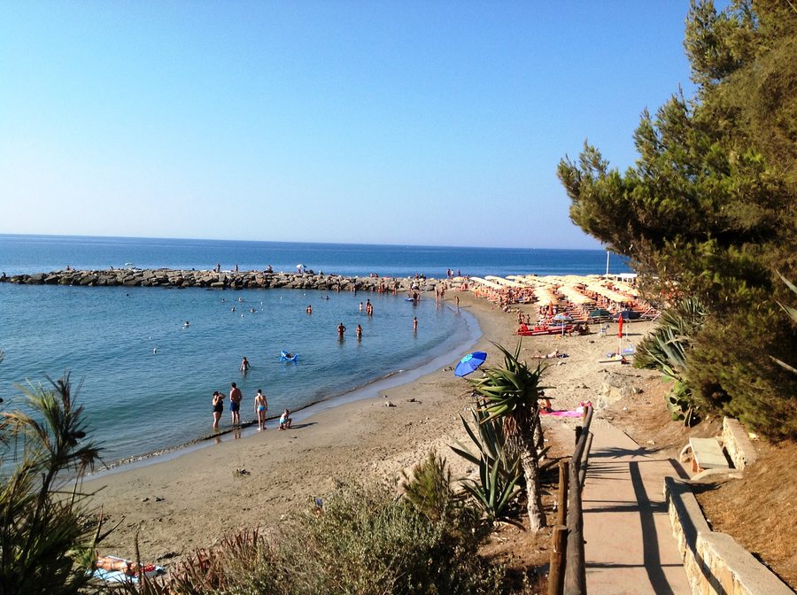 File:18017 San Lorenzo al Mare IM, Italy - panoramio (2).jpg