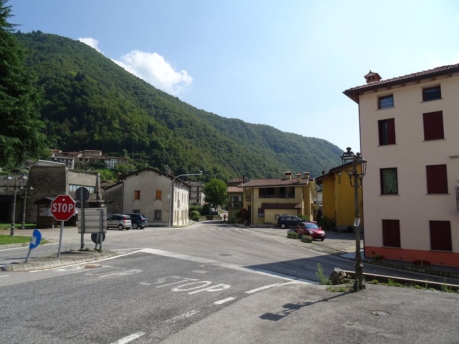 File:Castana - Scorcio 01.jpg
