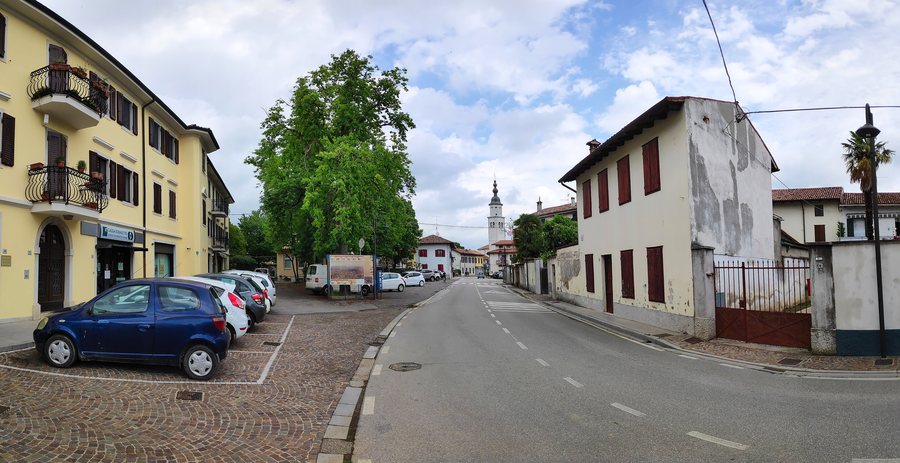File:Capriva del Friuli.jpg