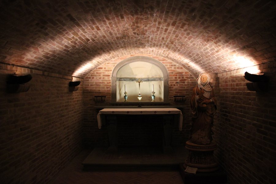 File:Celletta sotterranea di Santa Verdiana, Santuario di Santa Verdiana (Castelfiorentino) 01.jpg