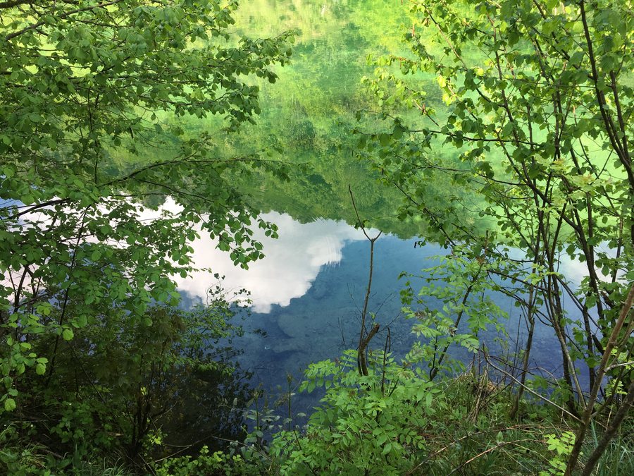 File:Cassiglio lake image 1.jpg