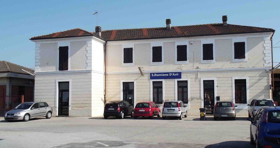 File:Stazione san damiano d asti.jpg