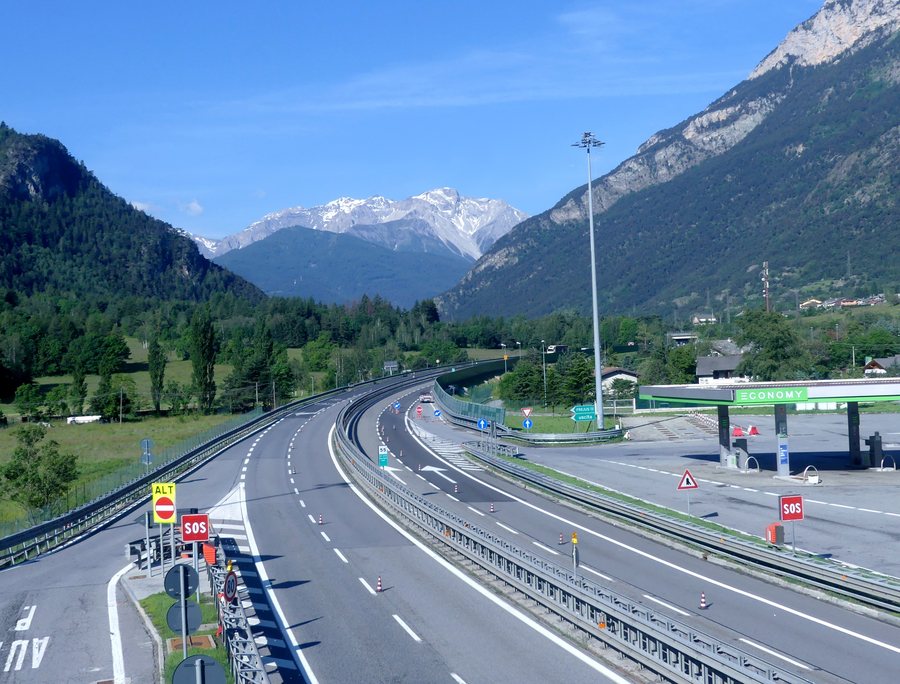File:Autoroute A32 à Salbertrand côté Fréjus (juin 2023).JPG