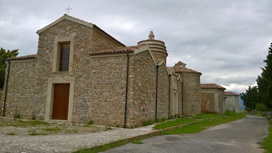 File:Chiesa San Pietro (Frascineto)01.jpg