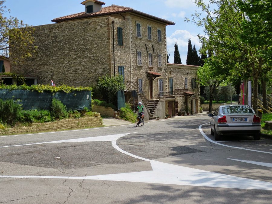 File:In the center of tiny Badiola - panoramio.jpg
