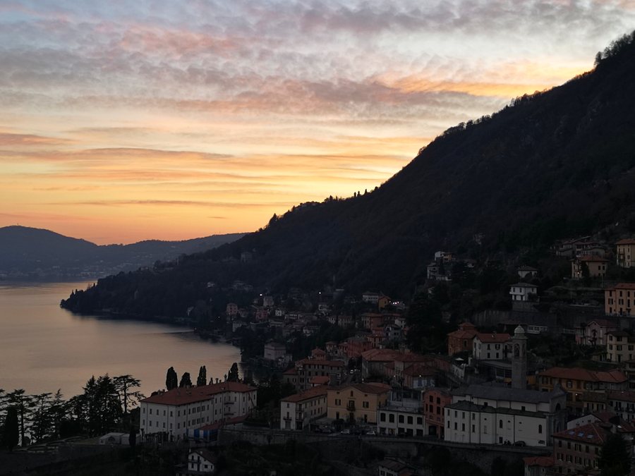File:Moltrasio, Lake Como - immaculate twilight.jpg