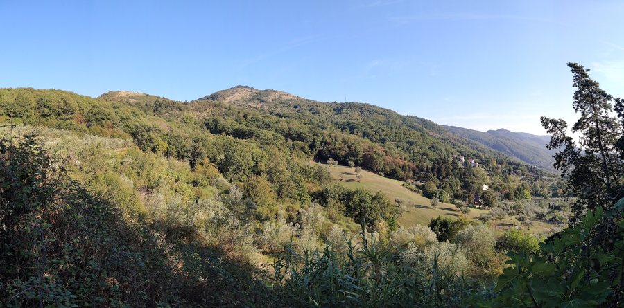File:Vaiano, case il Poggio, panorama sulla Calvana.jpg