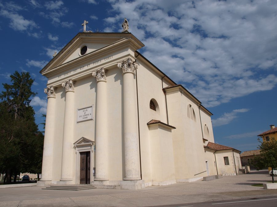 File:Chiesa di San Lorenzo Martire, Sacile - Facciata e parete esterna.jpg