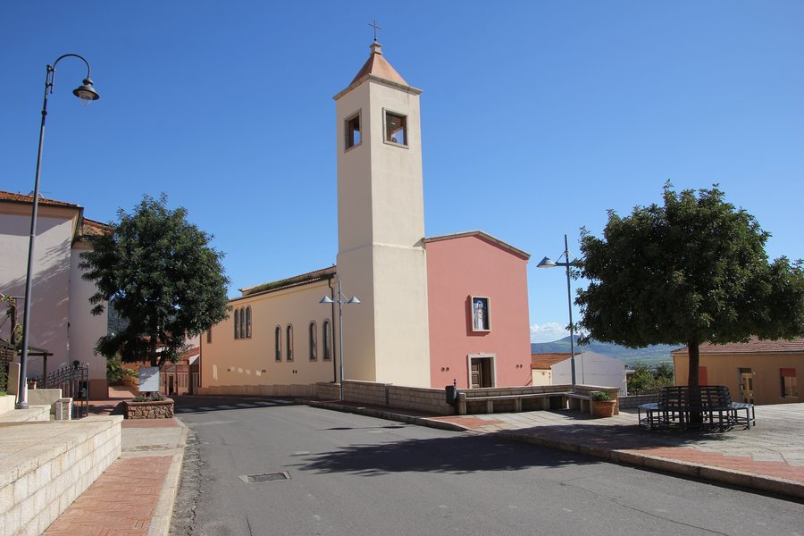 File:Badesi - Chiesa del Sacro Cuore (01).JPG