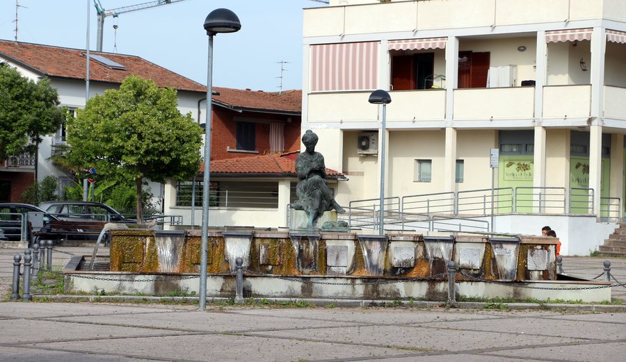 File:San mauro a signa, fontana.jpg
