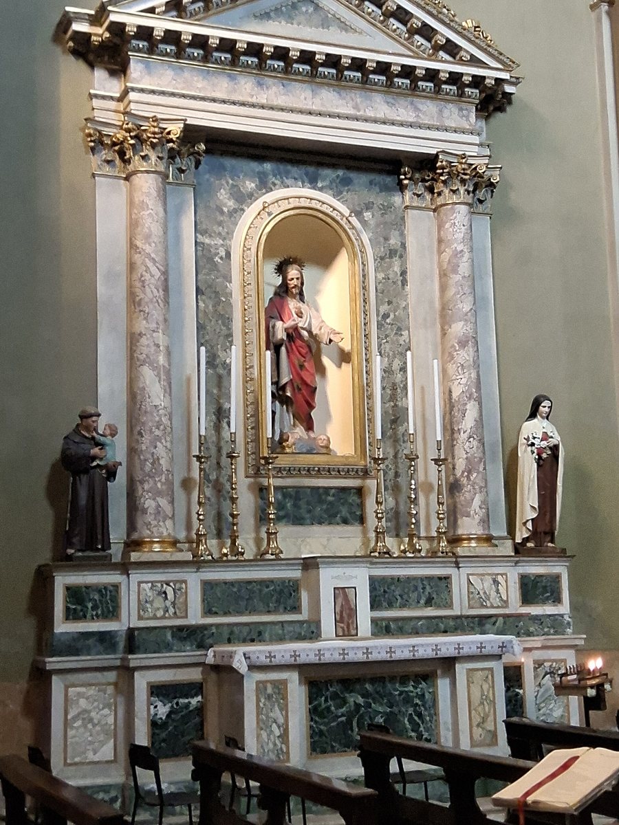 File:San Giovanni Battista (Bagnatica) - altar of the Sacred Heart of Jesus.jpg