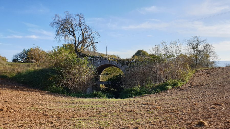 File:Barisciano (AQ) - Ponte romano 01.jpg