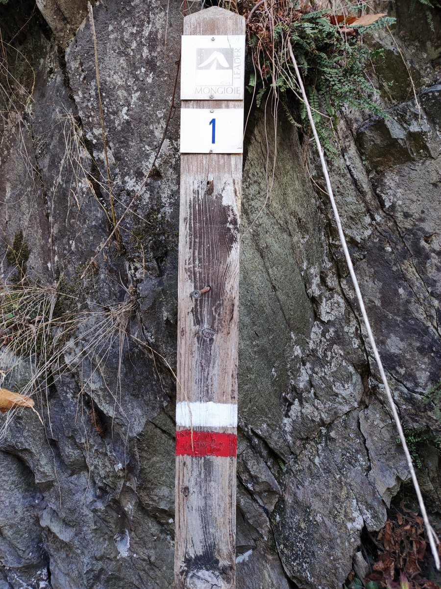 File:Guidepost 1, Terme di Lurisia, Roccaforte Mondovì.jpg