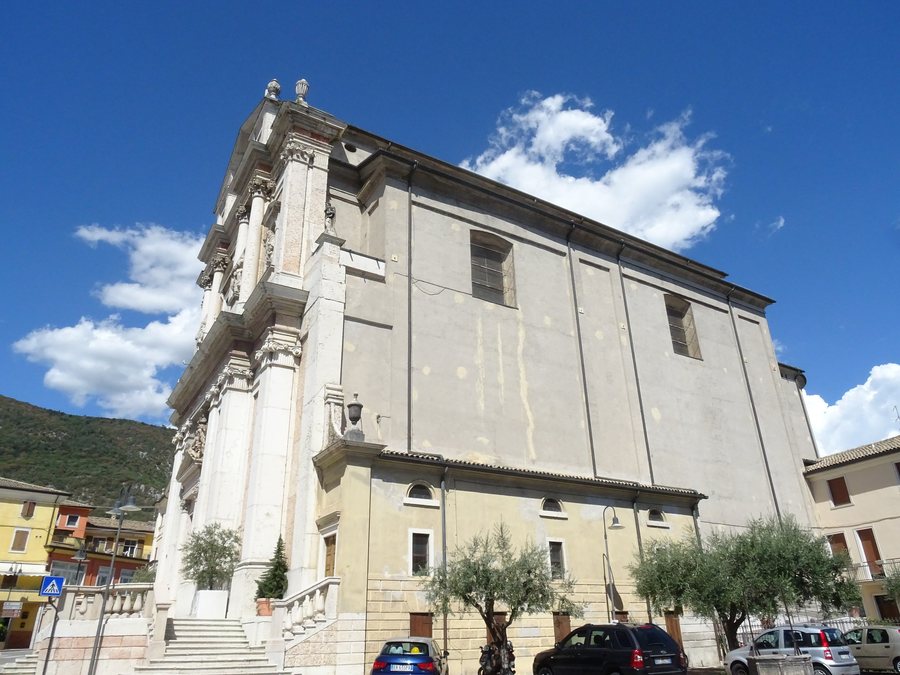 File:Caprino Veronese, chiesa di Santa Maria Maggiore 02.jpg