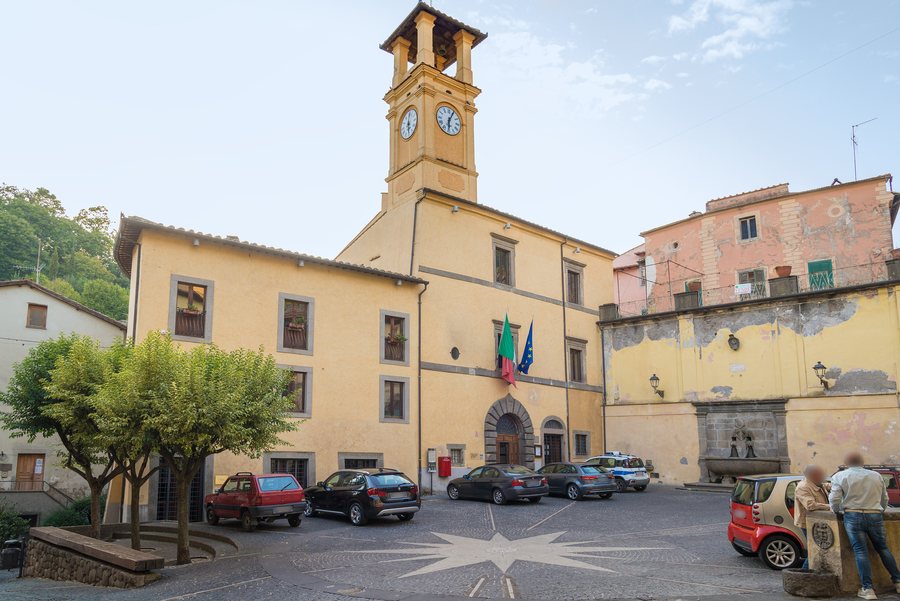 File:Palazzo comunale di Canepina (VT).jpg