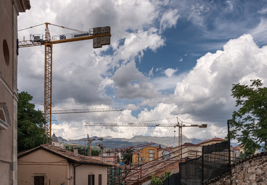 File:Cranes - L'Aquila, Italy - August 14, 2019.jpg