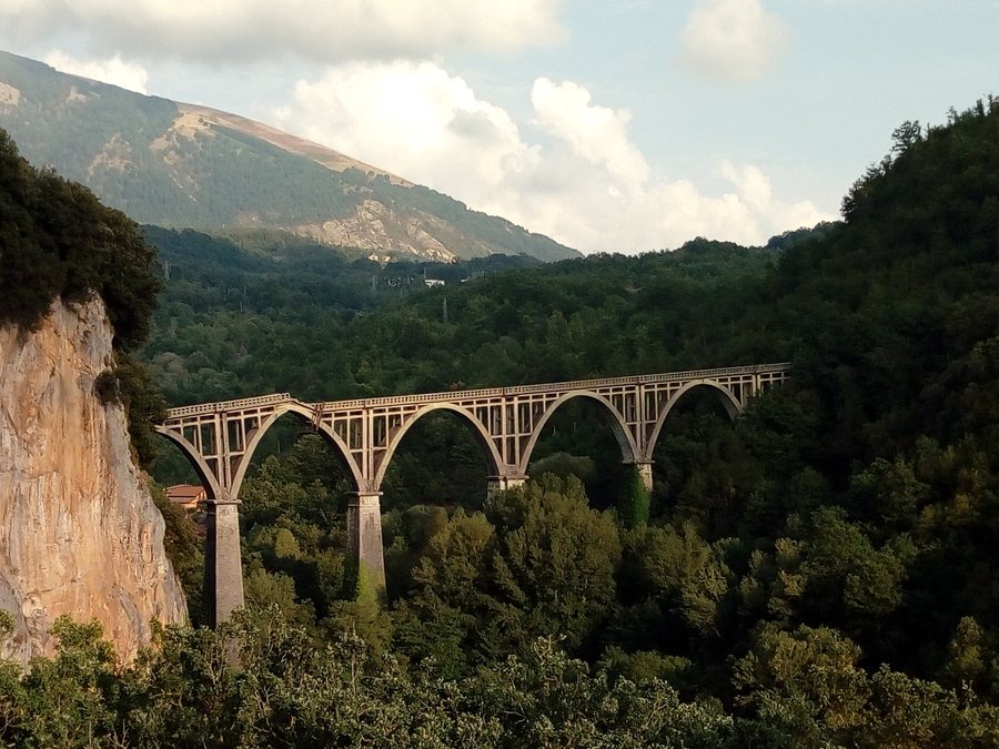File:Ponte dello studente , Lagonegro.jpg