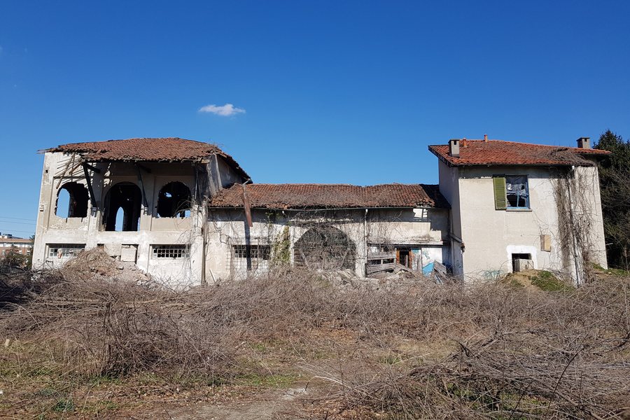File:Abandoned building in agricultural park Parco Alto Milanese - Castellanza (VA), Lombardy, Italy - 2021-03-20.jpg