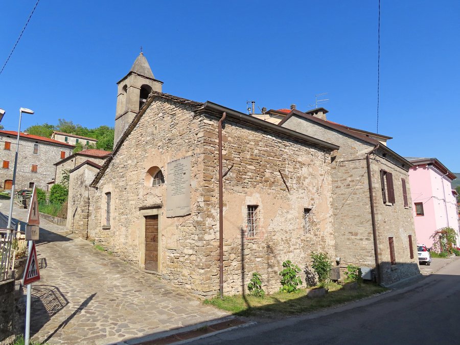 File:Oratorio di San Rocco (Ostia Parmense, Borgo Val di Taro) - facciata e lato sud-est 2022-05-14.jpg