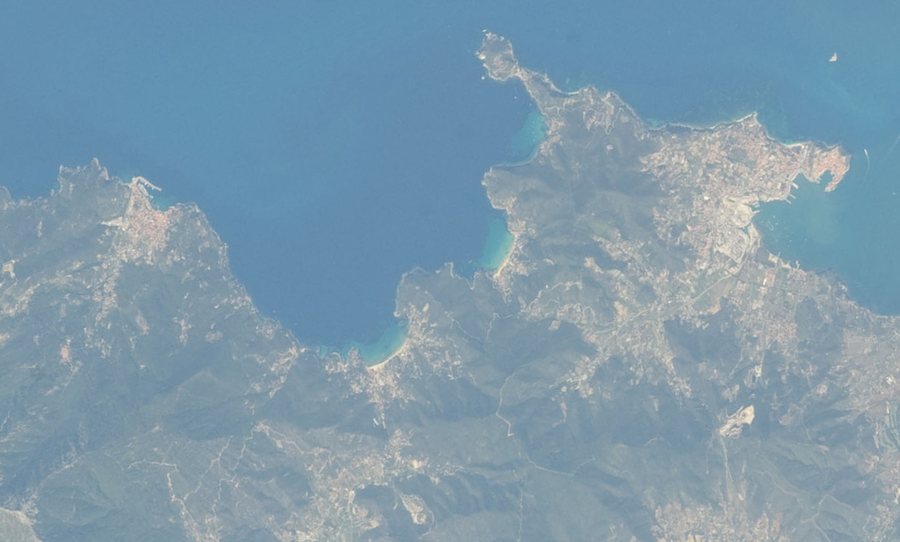 File:ISS032-E-27368 - View of Italy - Marciana Marina (Elba) - Golfo di Procchio - Sant'Ilario - Golfo della Biodola - Scaglieri - Golfo di Viticcio - Capo d'Enfola - Portoferraio (cropped).jpg