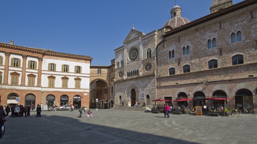File:06034 Foligno, Province of Perugia, Italy - panoramio (13).jpg