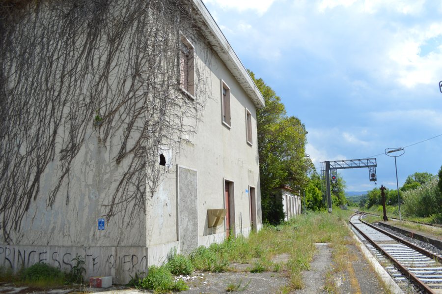 File:San Martino in Pensilis - stazione ferroviaria.jpg