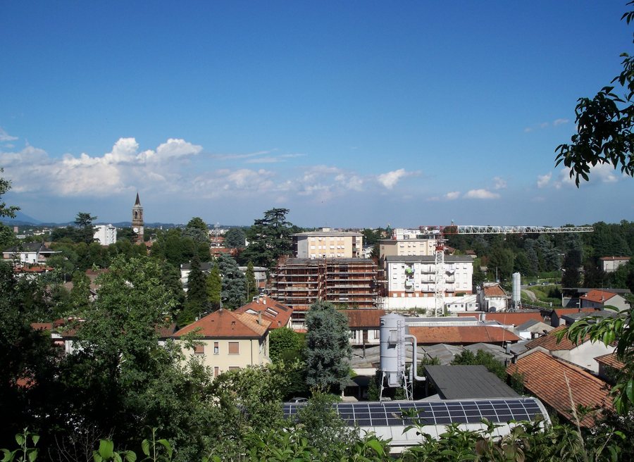 File:Mariano Comense panorama 2014 01.JPG
