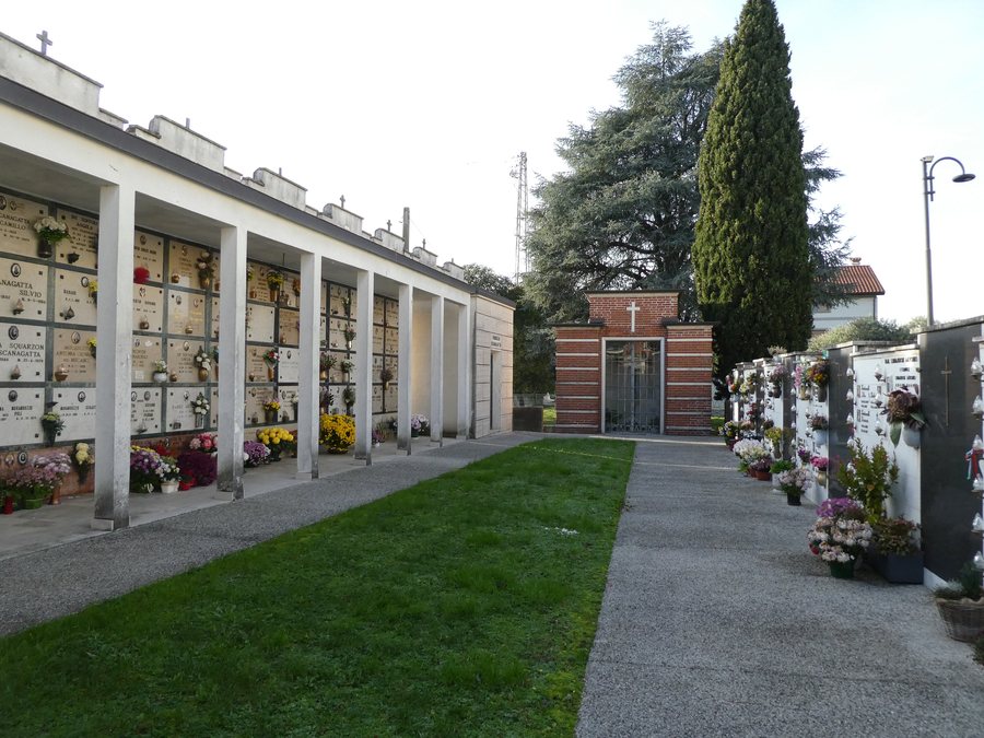 File:Cimitero di Schiavon 02.jpg