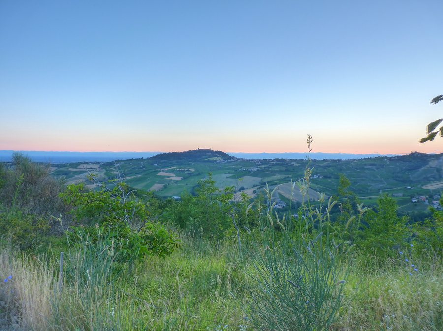 File:Castello di Montalto Pavese, all'alba - panoramio.jpg