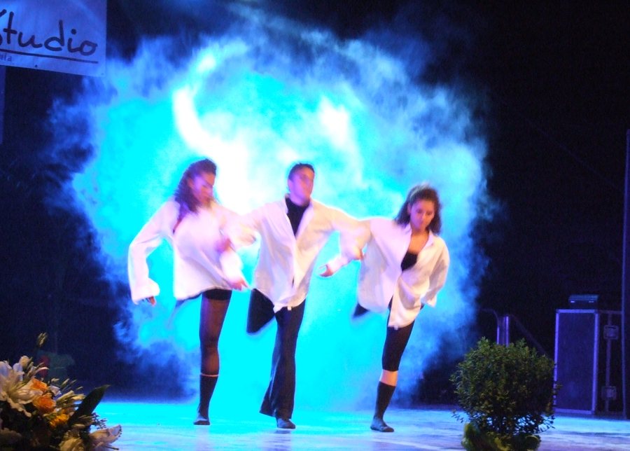 File:Mambo Dance Tremestieri Etneo Sicilia Italy - Creative Commons by gnuckx (3646172924).jpg