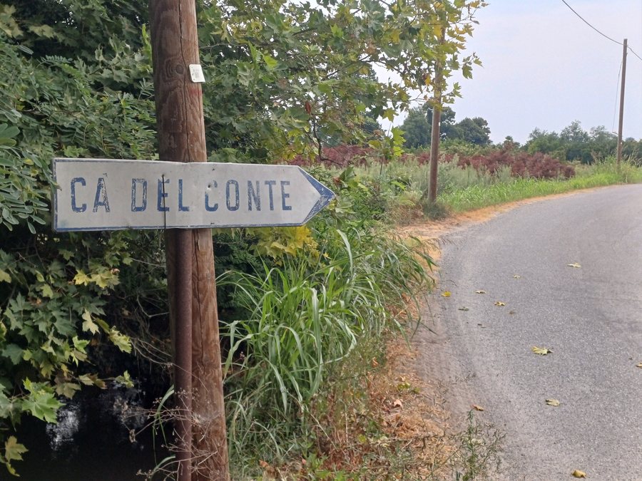 File:San Martino in Strada (LO) - segnale verso Cà del Conte - 01.jpg