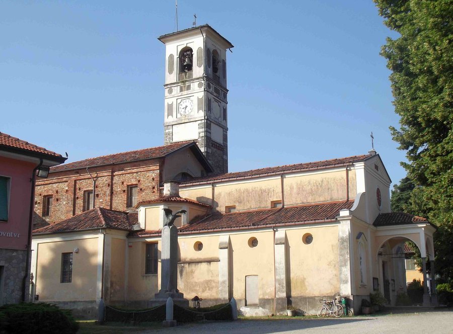 File:Vista laterale di Sant'Eusebio, chiesa parrocchiale di Muzzano, Italia.jpg