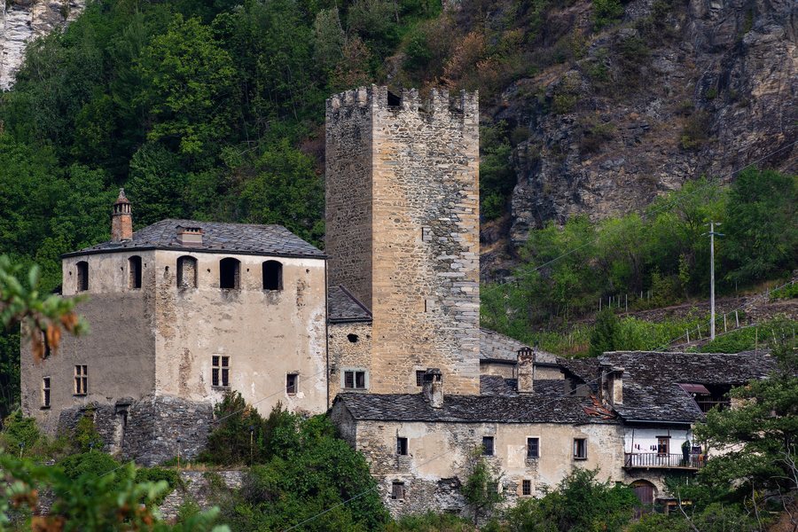 File:Avise, castello di Blonay.jpg