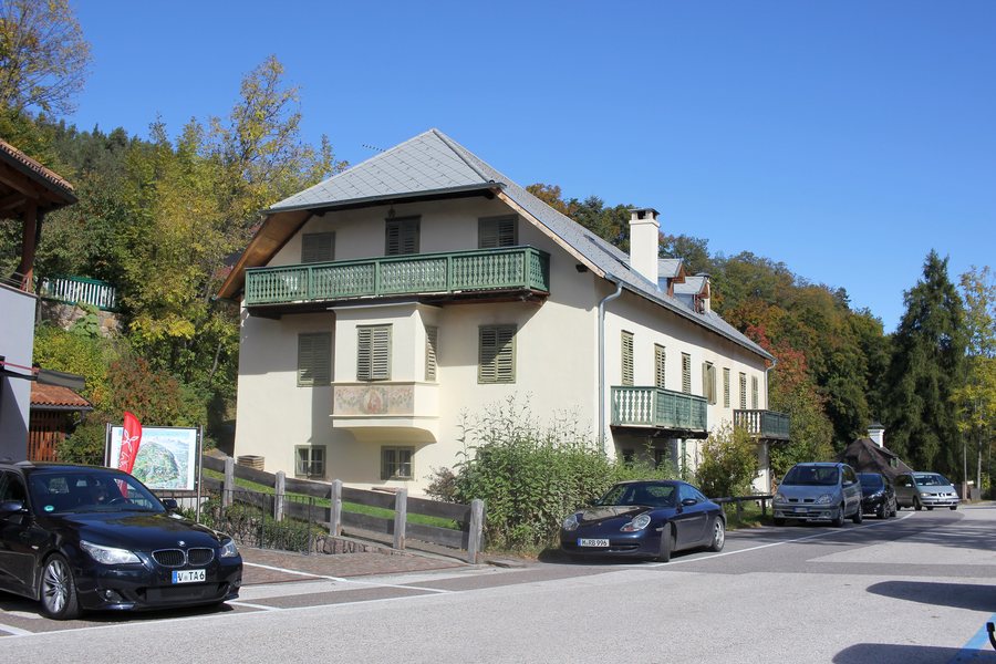 File:Ritten Bodenegg in Klobenstein 2017.jpg