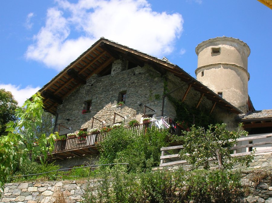 File:Castello La Crête, Doues 1.JPG