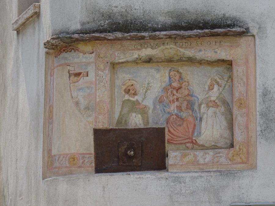 File:Campese - Affresco su casa.jpg