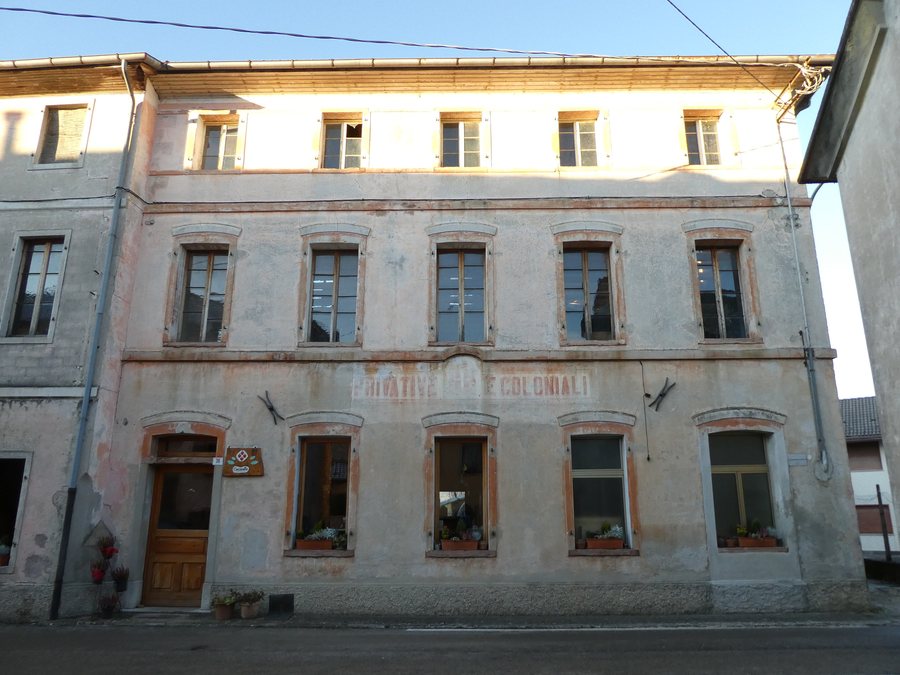 File:Corte, Borgo Valbelluna - Edificio.jpg