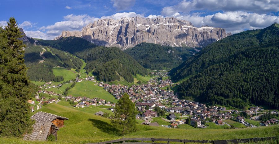 File:Sëlva Wolkenstein Selva di Val Gardena Sella.jpg