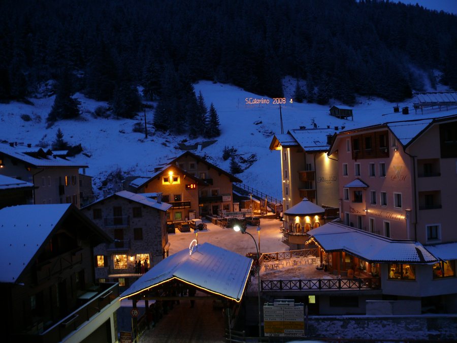 File:Santa Caterina Valfurva.jpg