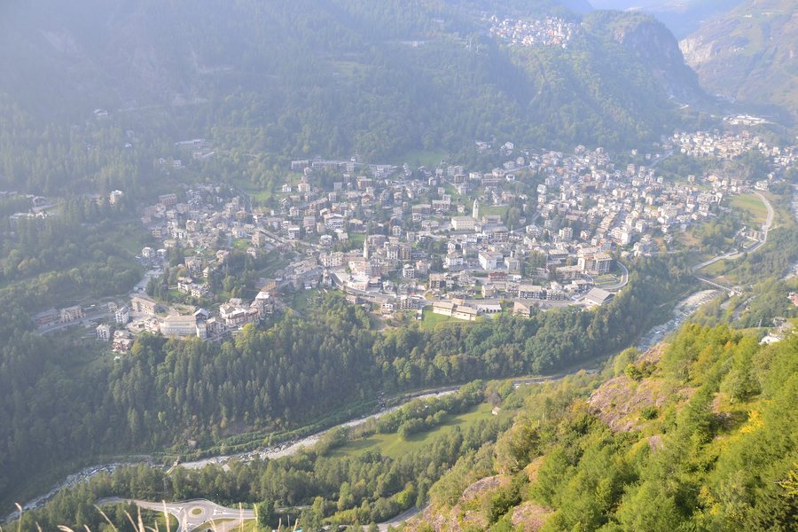 File:Chiesa in Valmalenco - panoramio.jpg