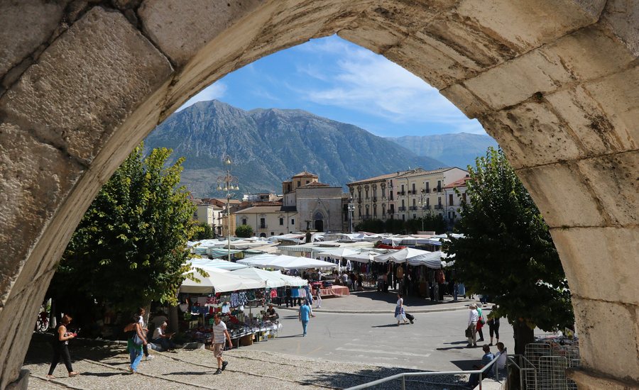 File:Sulmona Market Abruzzo Italy 0005.jpg