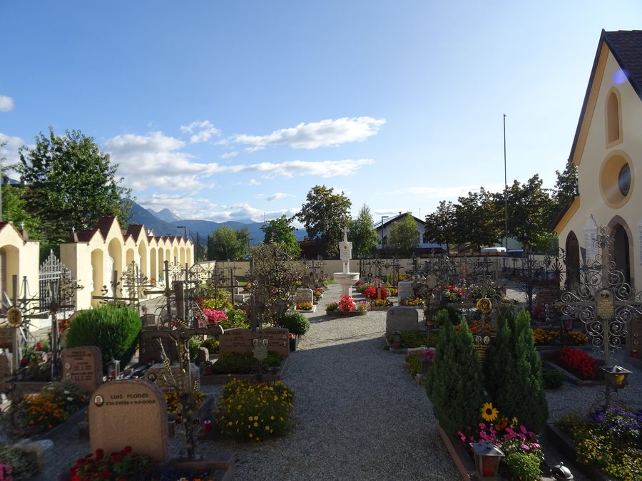 File:Cimitero di Longostagno.jpg