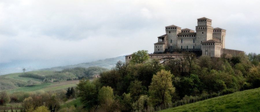 File:Castello di Torrechiara (Provincia di Parma).jpg